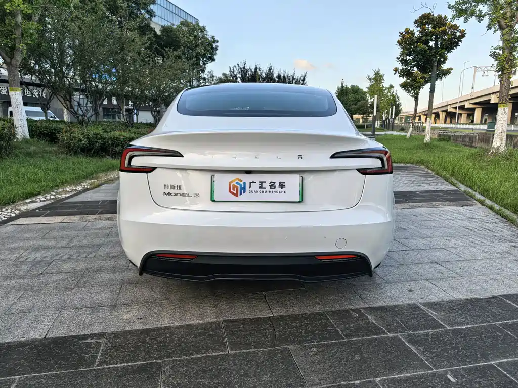Tesla Model 3 — фото 10
