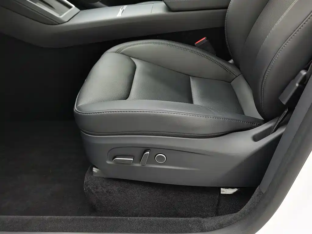 Tesla Model Y — фото 20