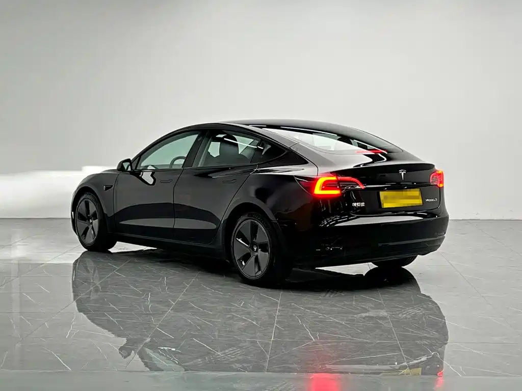 Tesla Model 3 — фото 4