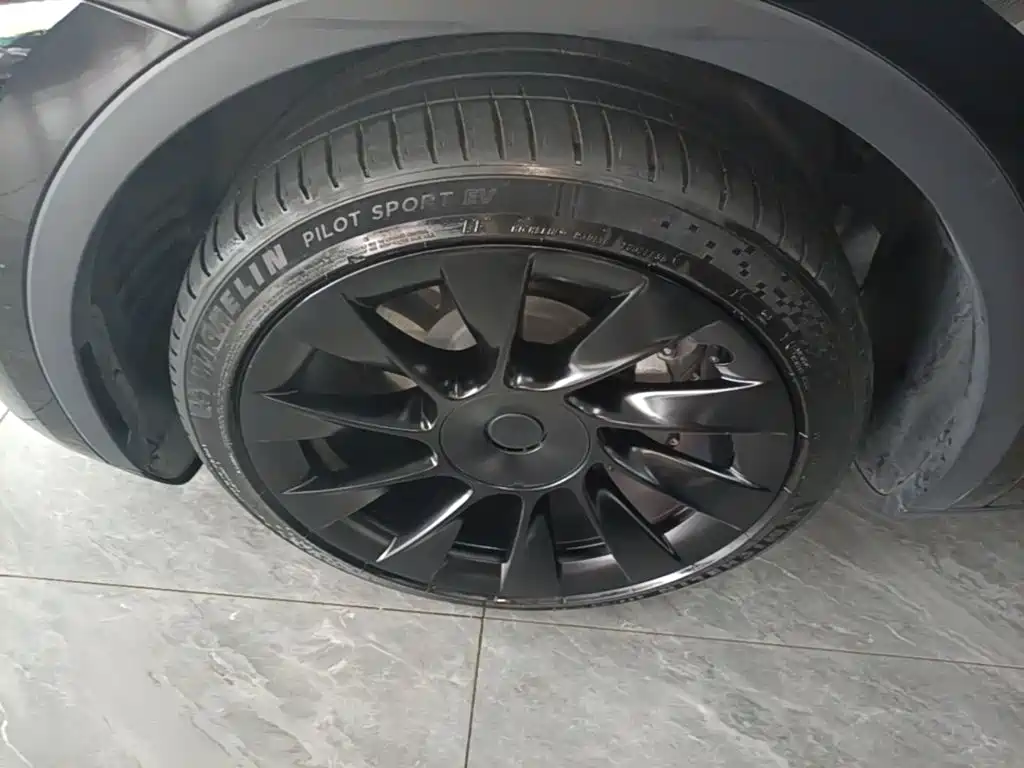Tesla Model Y — фото 23