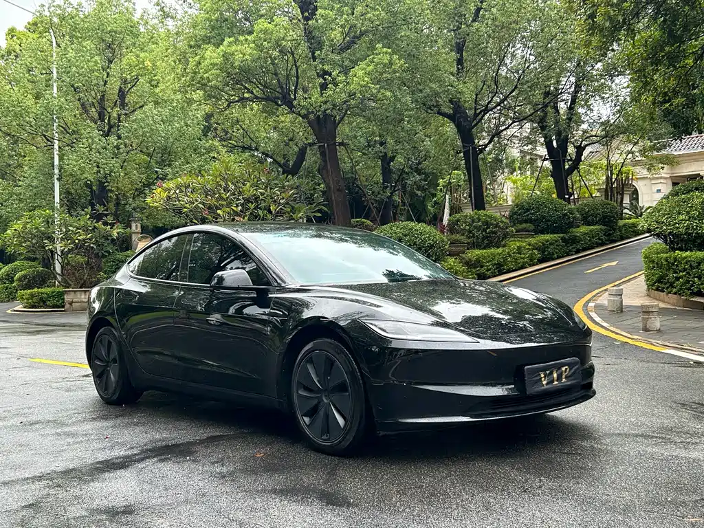 Tesla Model 3 — фото 3