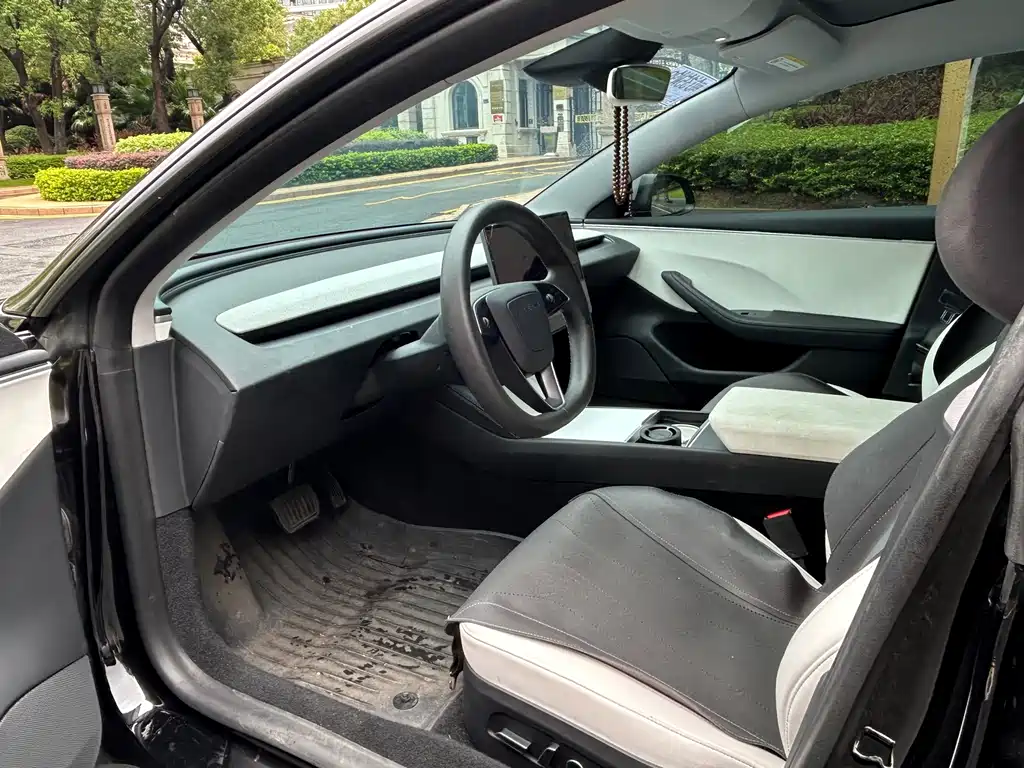 Tesla Model 3 — фото 4