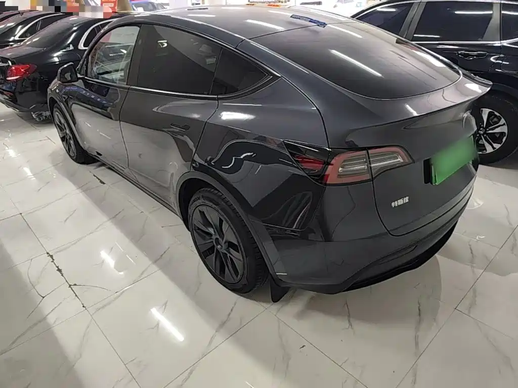 Tesla Model Y — фото 5