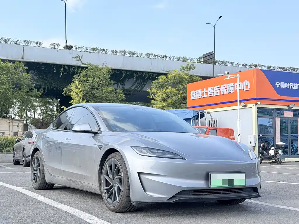 Tesla Model 3 — фото 3