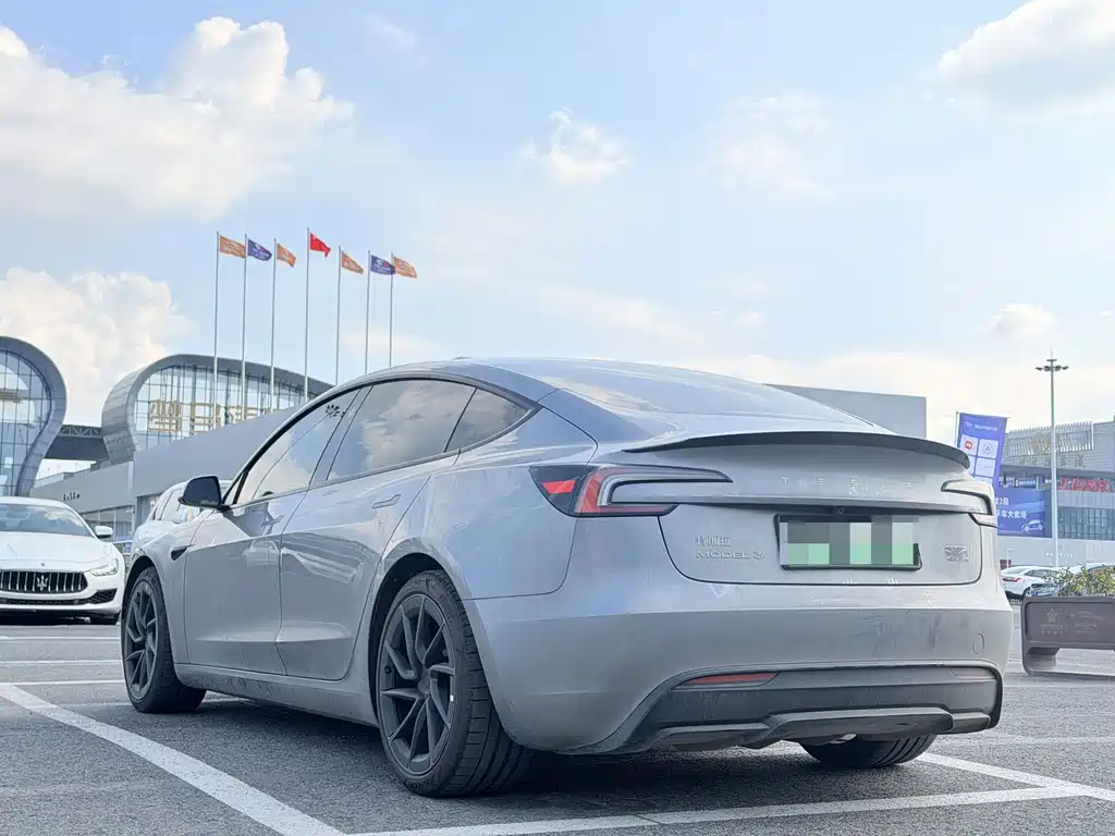 Tesla Model 3 — фото 4