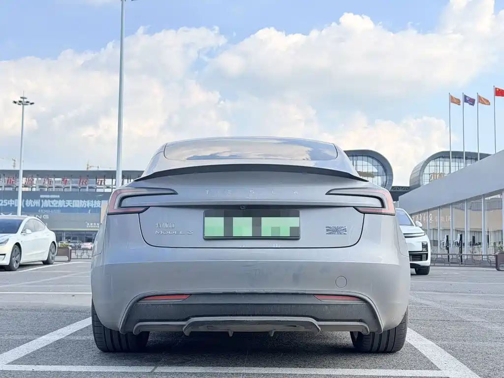 Tesla Model 3 — фото 5