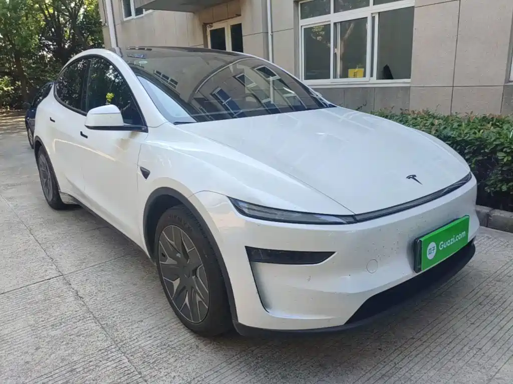 Tesla Model Y L — фото 4