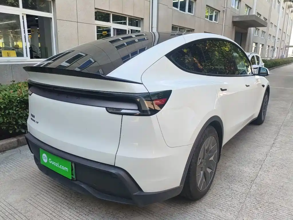 Tesla Model Y L — фото 7