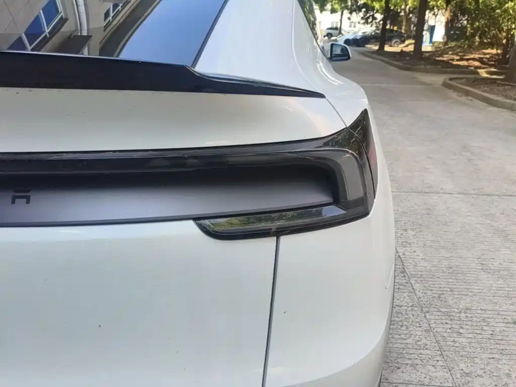 Tesla Model Y L — фото 8