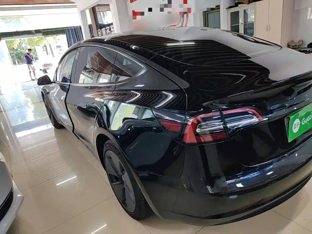 Tesla Model 3 — фото 5