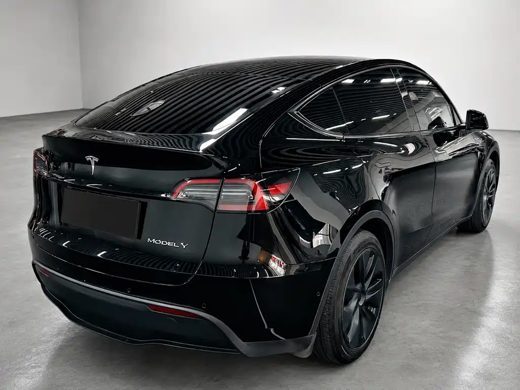 Tesla Model 3 — фото 7