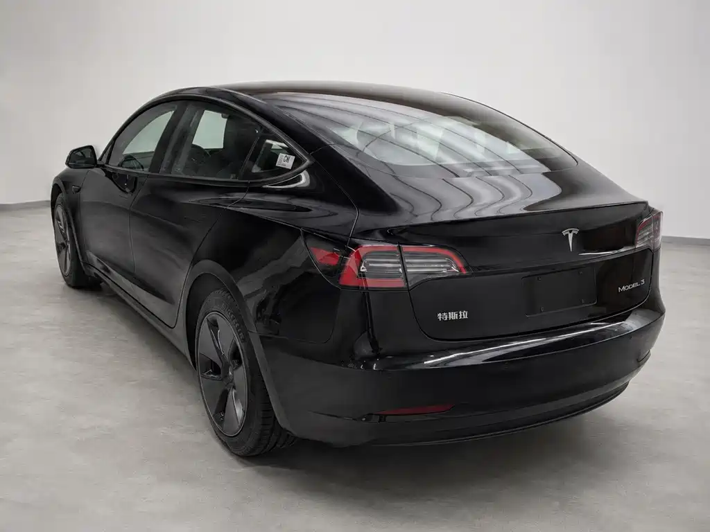 Tesla Model 3 — фото 9