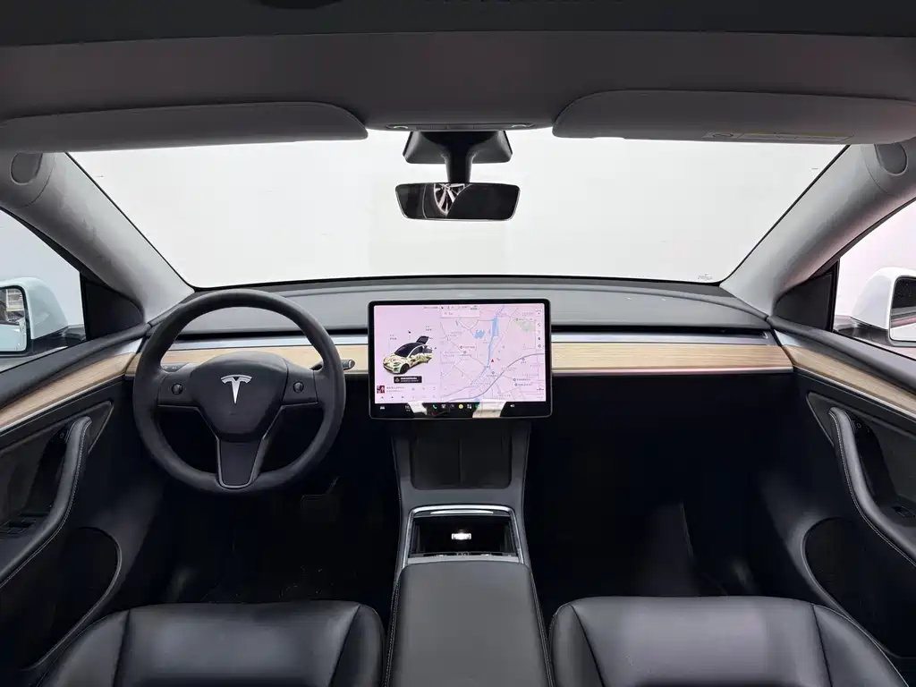 Tesla Model Y — фото 5