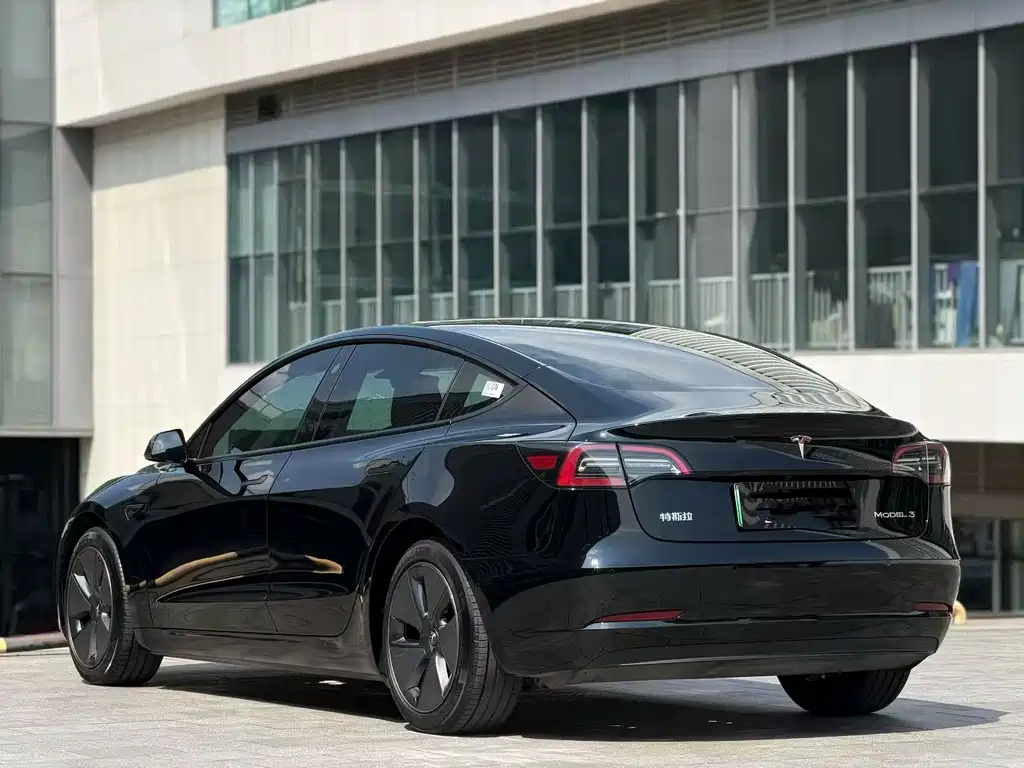Tesla Model 3 — фото 8