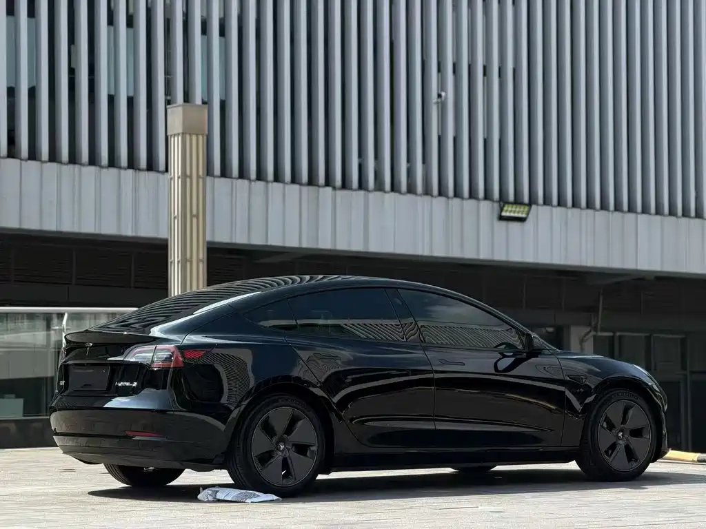Tesla Model 3 — фото 9