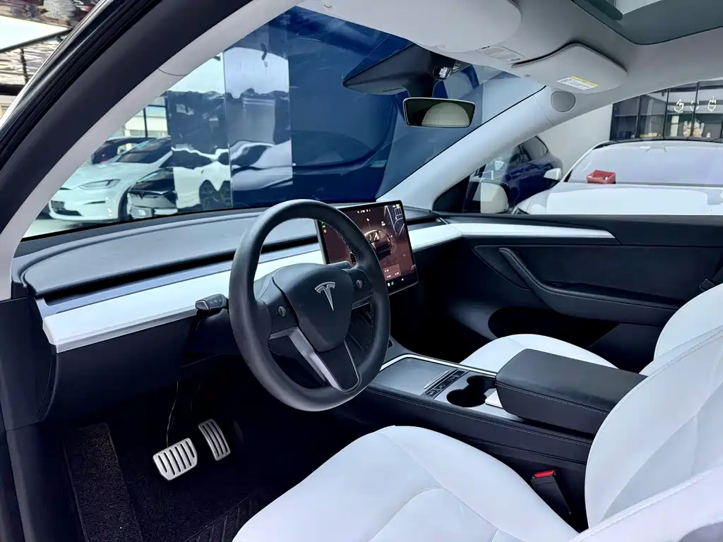 Tesla Model Y — фото 5