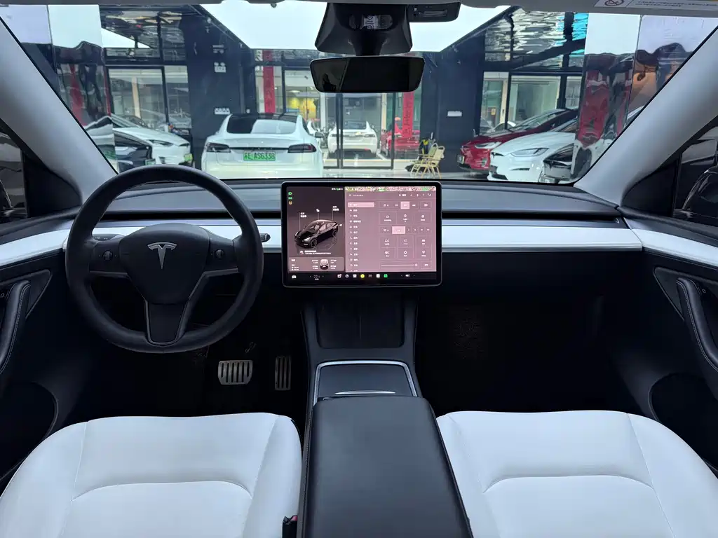Tesla Model Y — фото 7