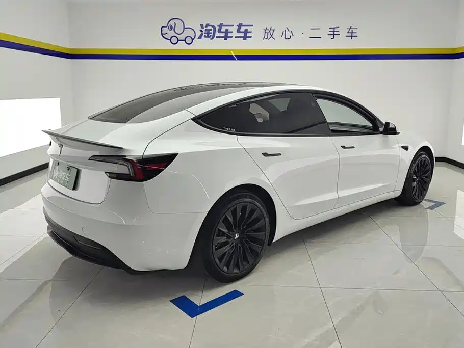Tesla Model 3 — фото 3