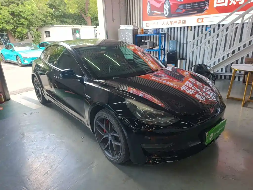 Tesla Model 3 — фото 4