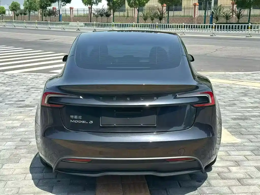 Tesla Model 3 — фото 3