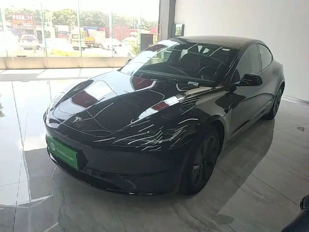 Tesla Model 3 — фото 2