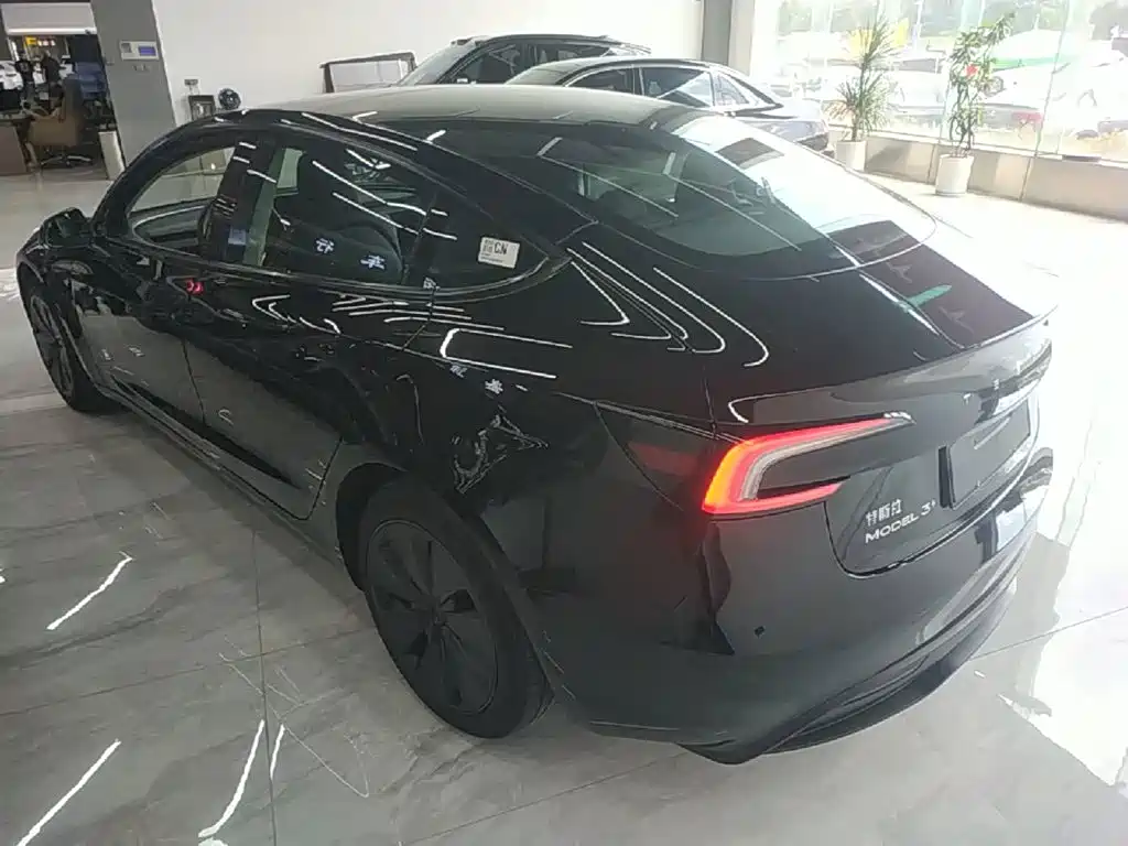 Tesla Model 3 — фото 5