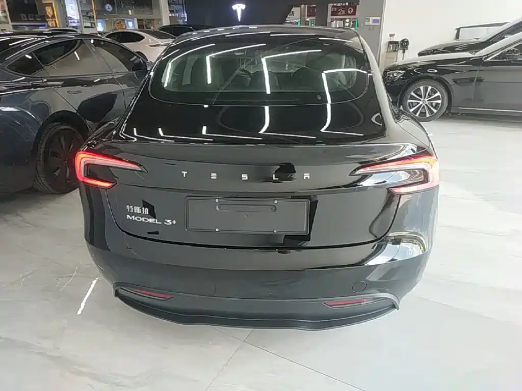 Tesla Model 3 — фото 6