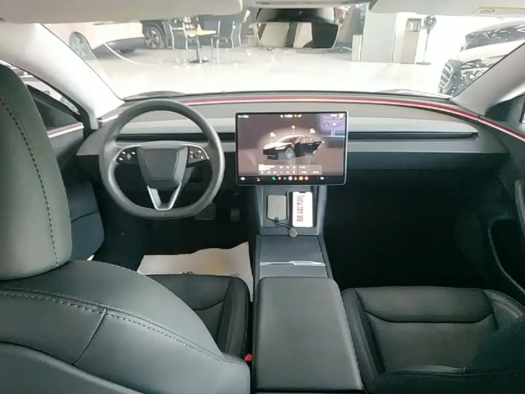 Tesla Model 3 — фото 10
