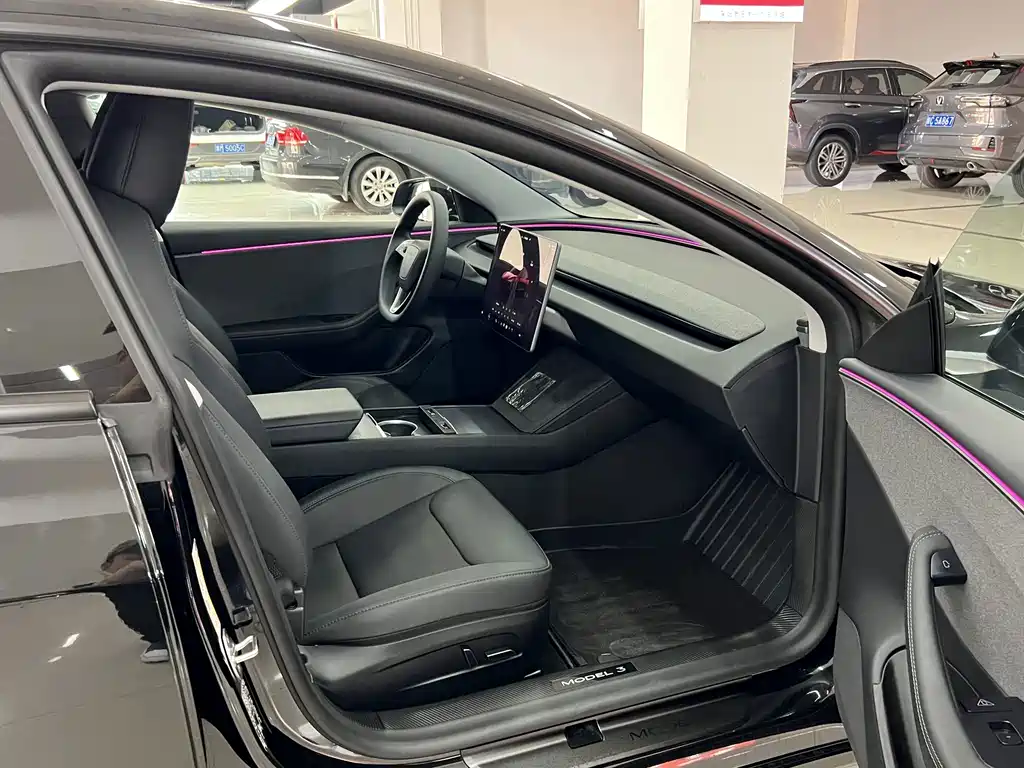Tesla Model 3 — фото 10
