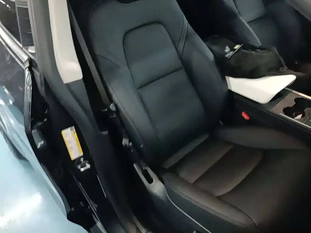 Tesla Model Y — фото 25