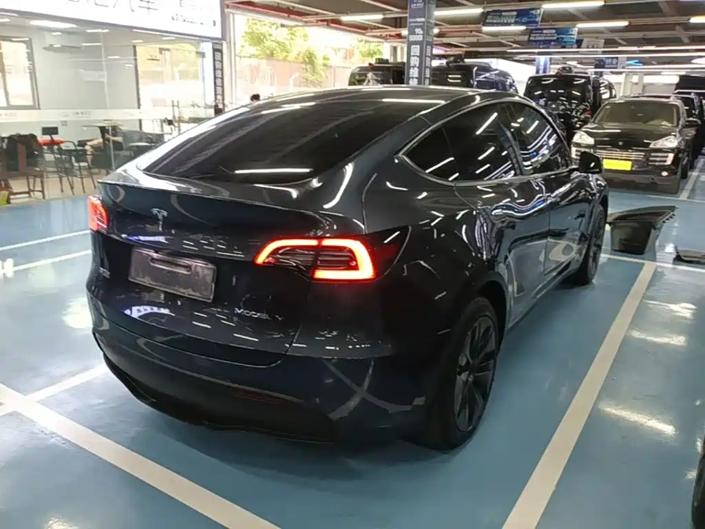 Tesla Model Y — фото 7