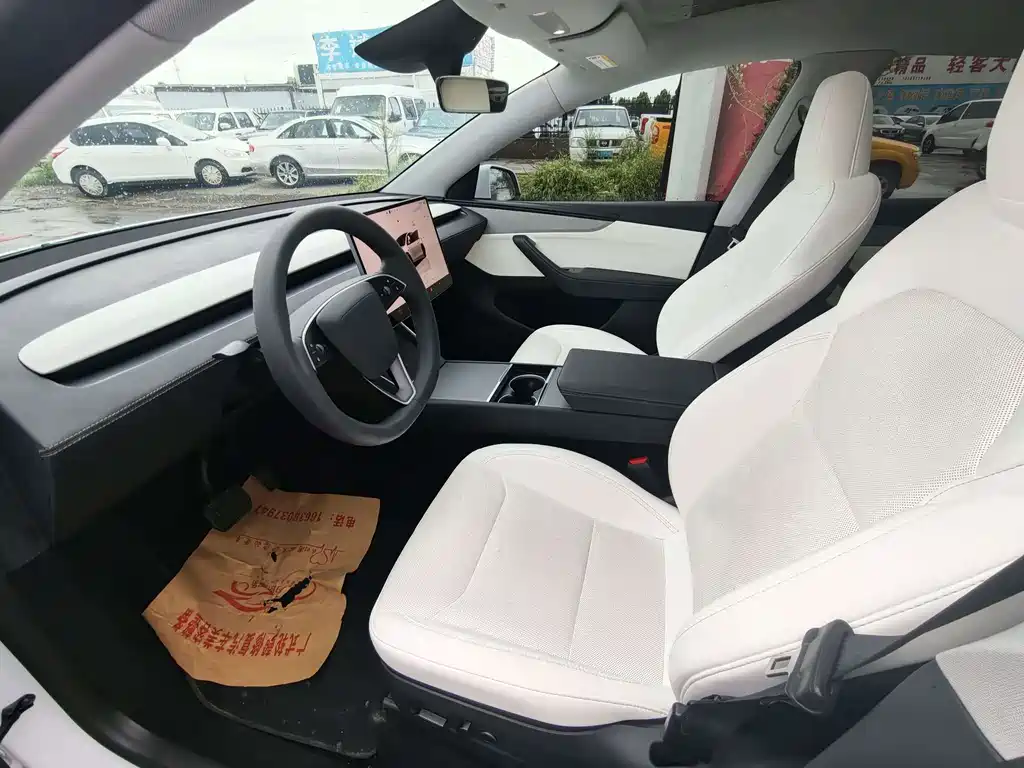 Tesla Model Y — фото 4