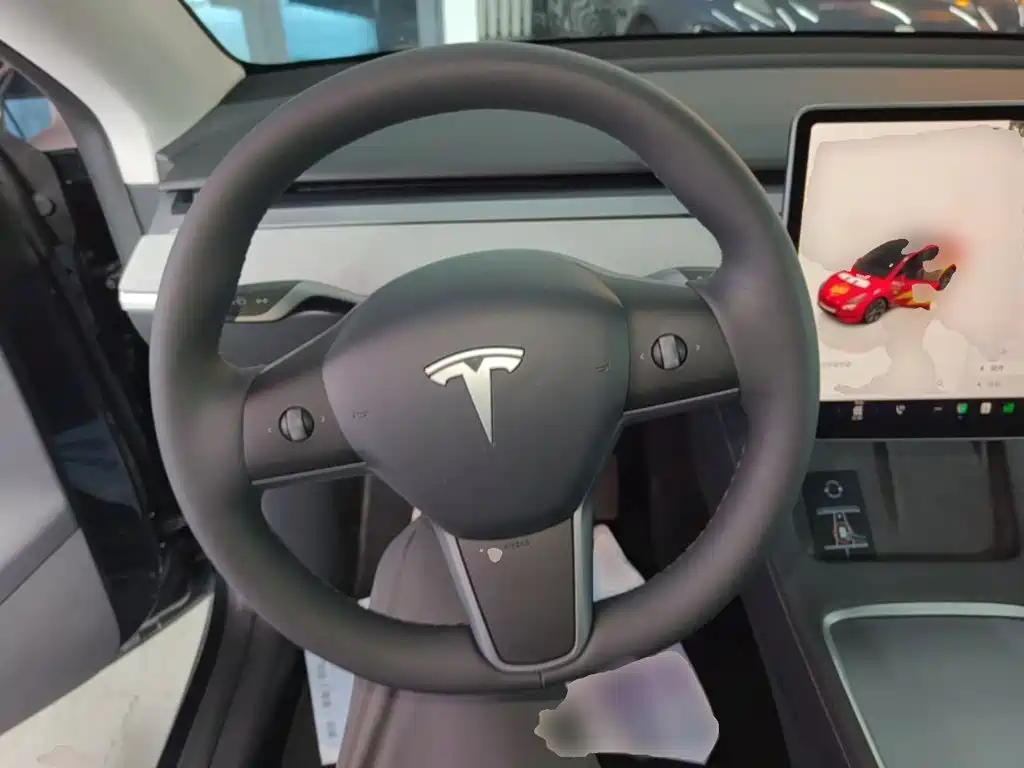 Tesla Model Y — фото 11