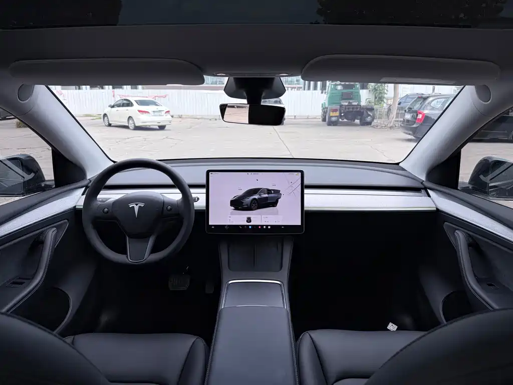 Tesla Model Y — фото 7