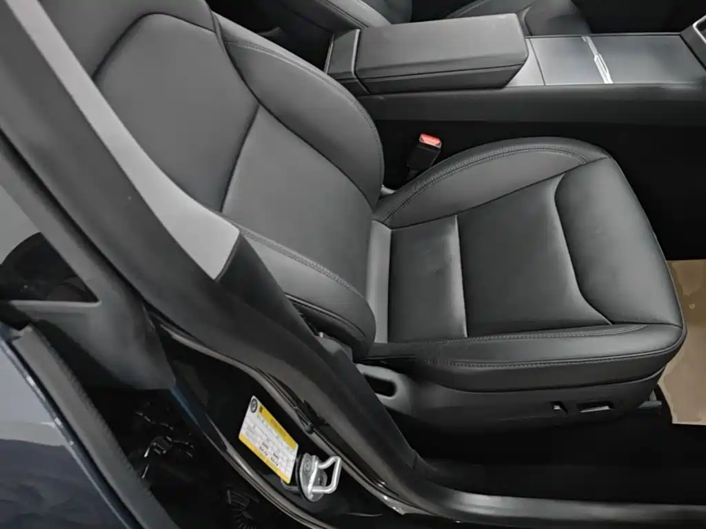 Tesla Model Y — фото 25