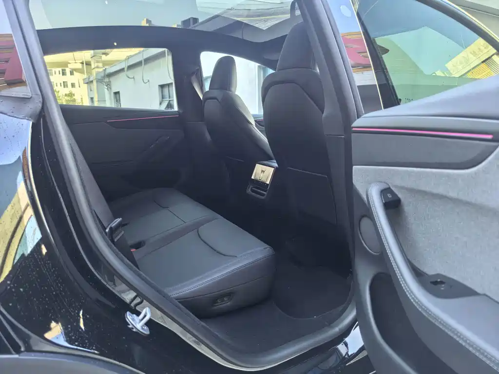 Tesla Model Y — фото 11