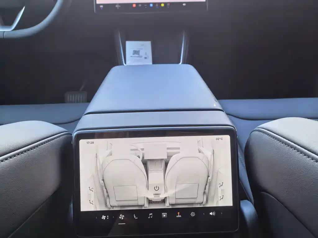 Tesla Model Y — фото 13