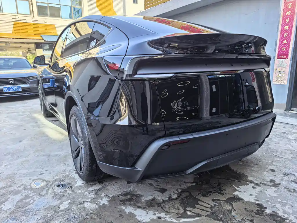 Tesla Model Y — фото 6