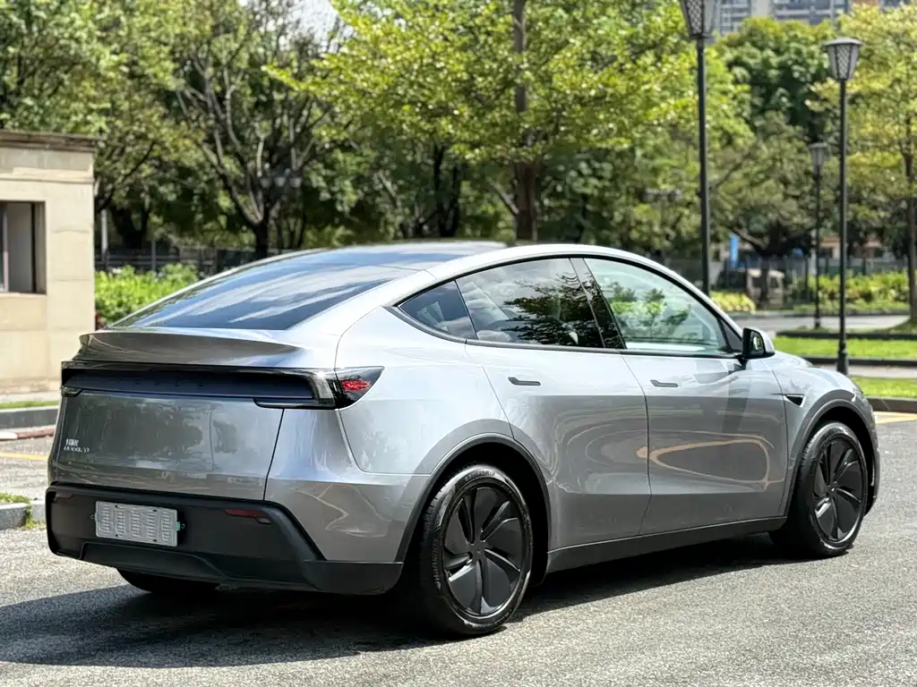 Tesla Model Y — фото 4