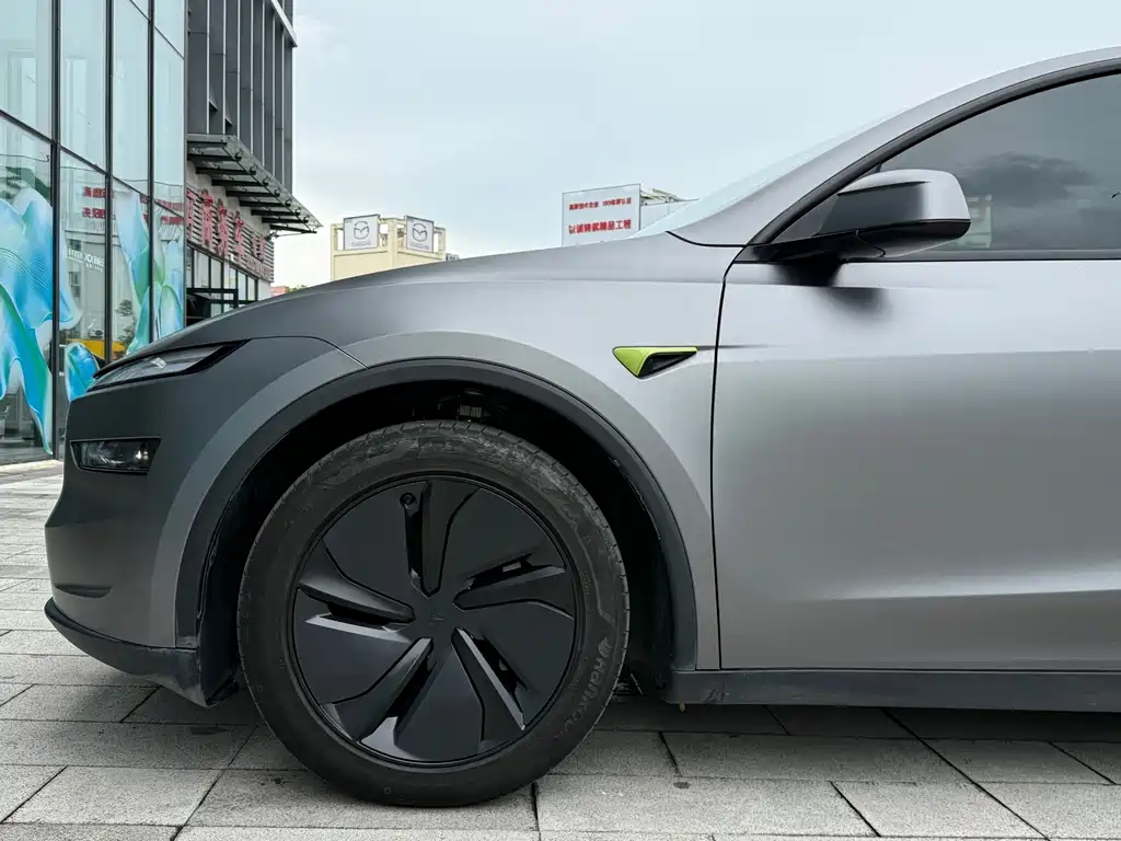 Tesla Model Y — фото 13
