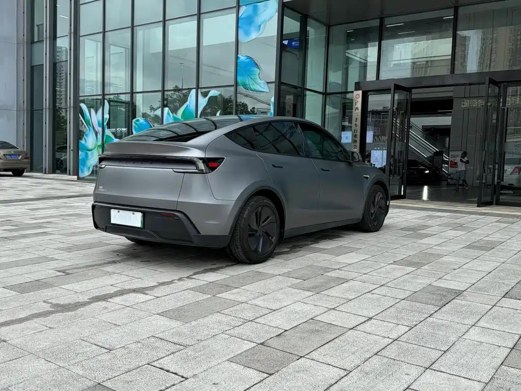 Tesla Model Y — фото 4