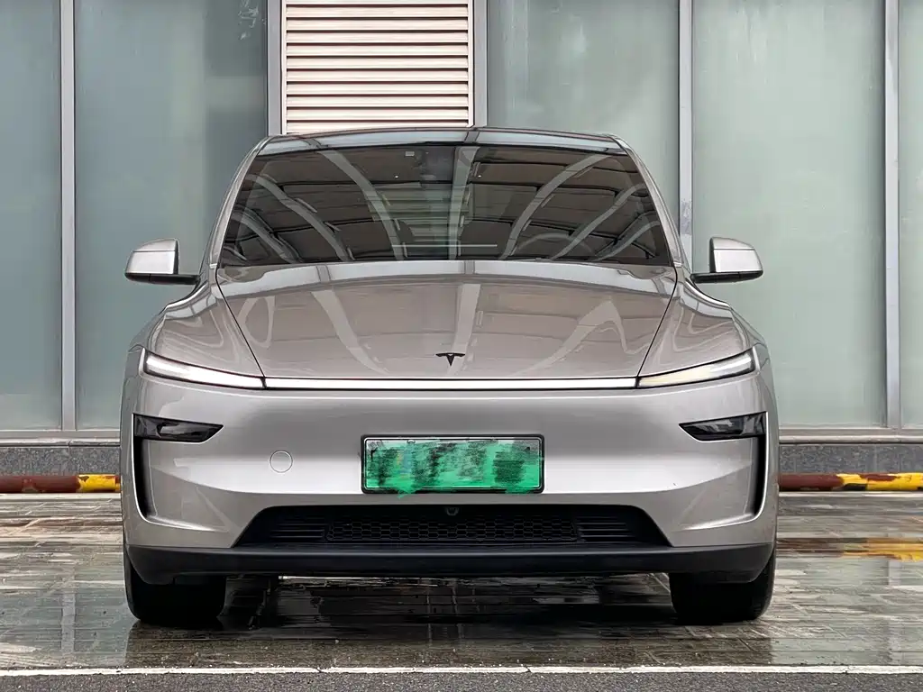 Tesla Model Y L — фото 2