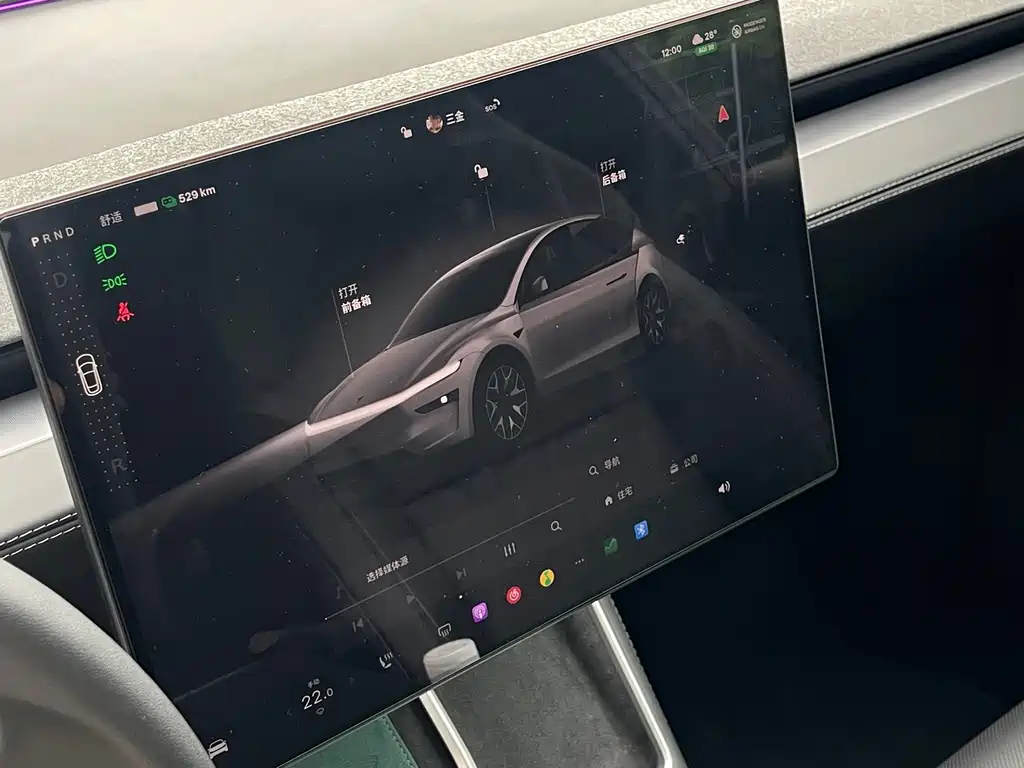 Tesla Model Y L — фото 22