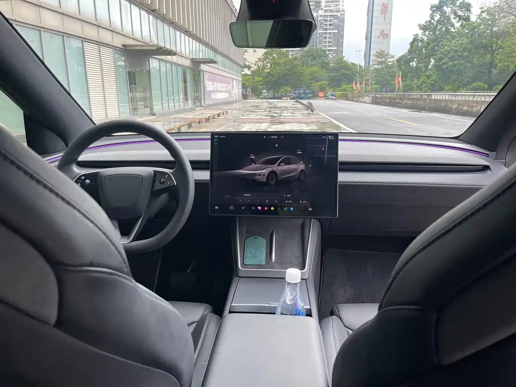 Tesla Model Y L — фото 8