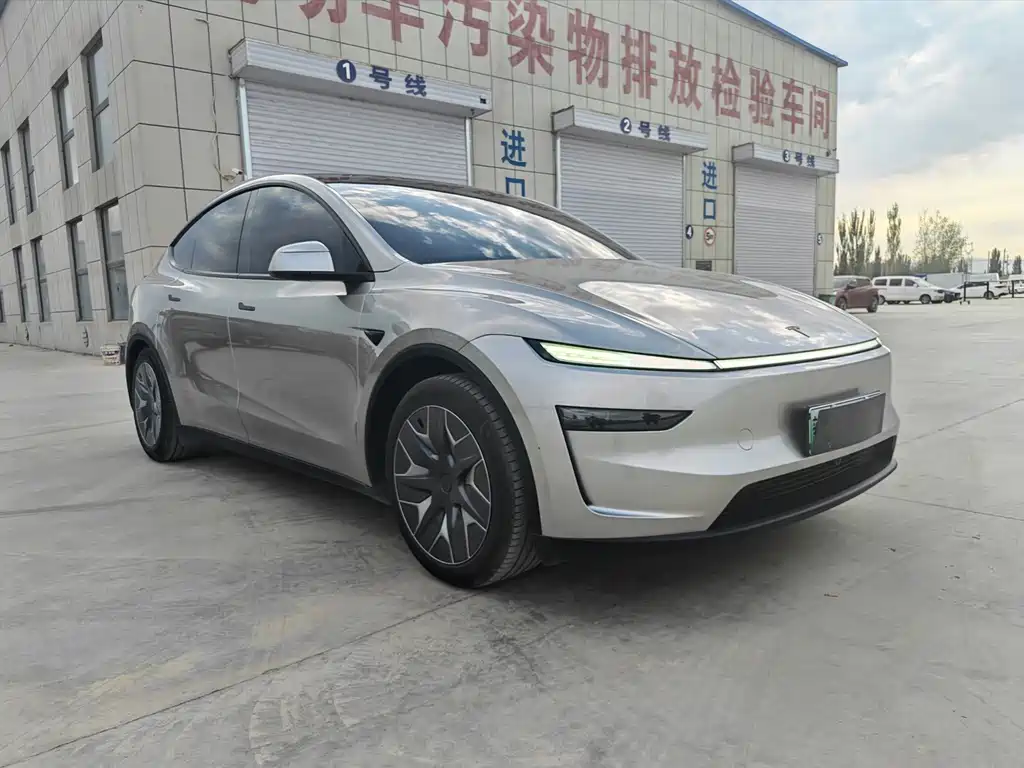 Tesla Model Y L — фото 3