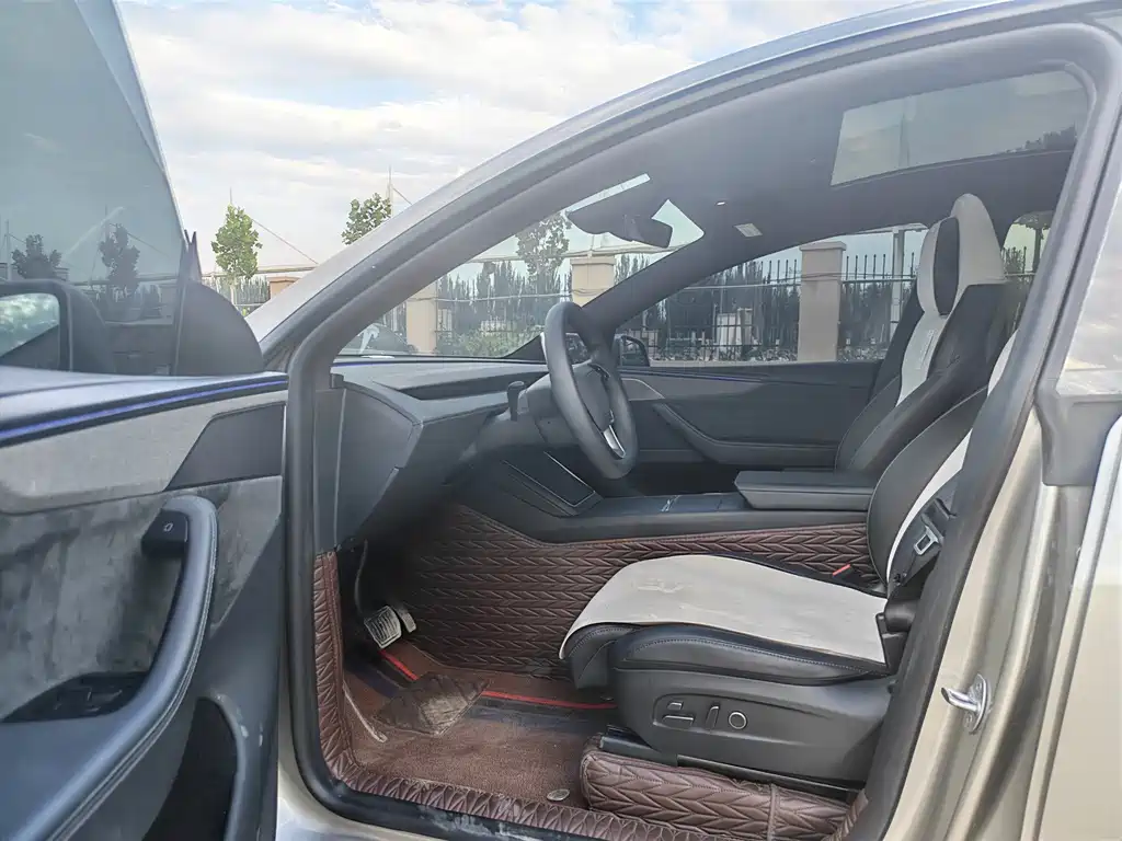 Tesla Model Y L — фото 4