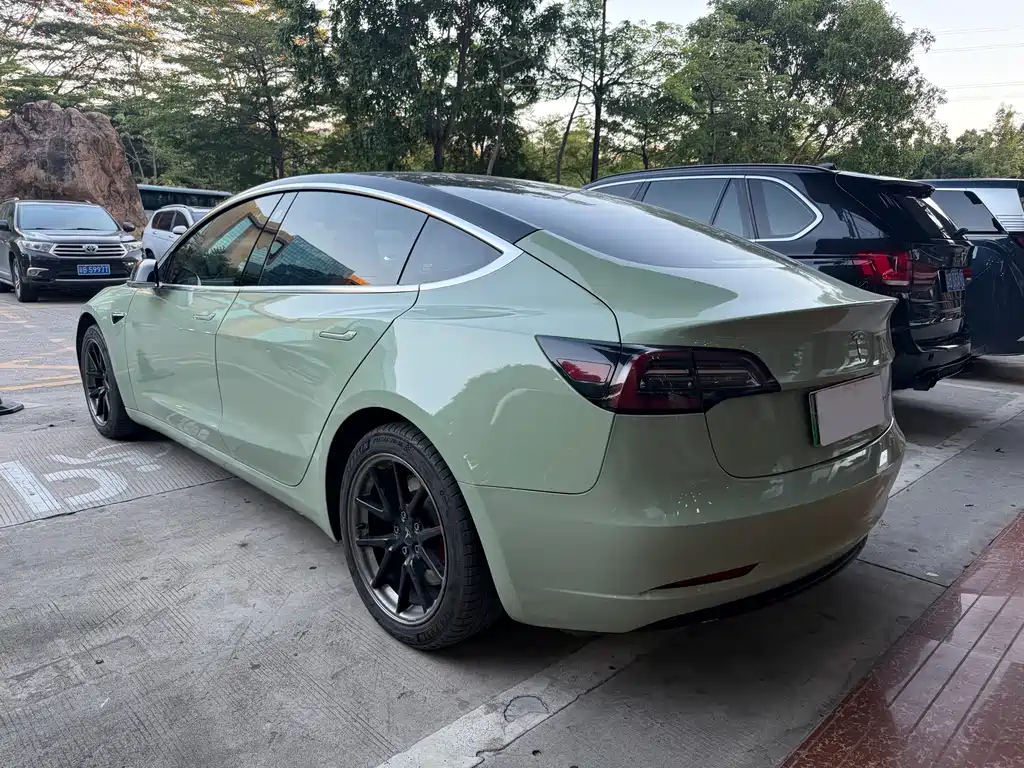 Tesla Model 3 — фото 4