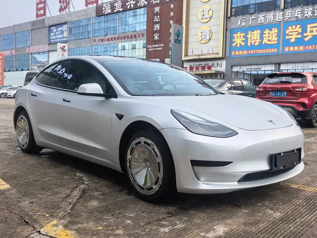 Tesla Model 3 — фото 3