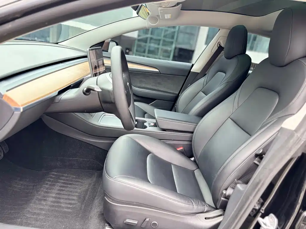 Tesla Model 3 — фото 4