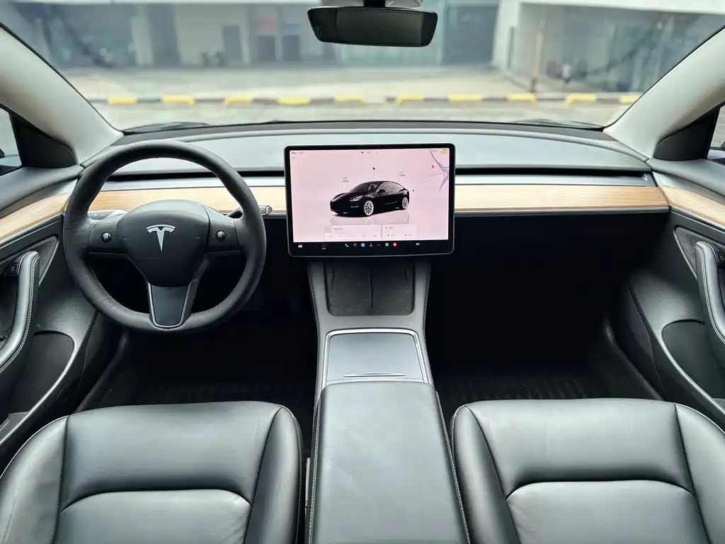 Tesla Model 3 — фото 5